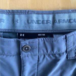 Men’s Under Armour athletic performance pants, size 40/32 in gray, EUC.